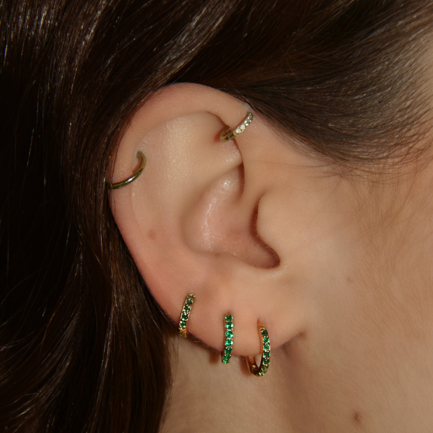 SHINY GREEN HOOP EARRING