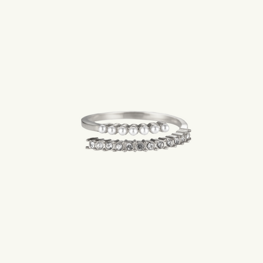 SHINY HUGGIE PEARL RING