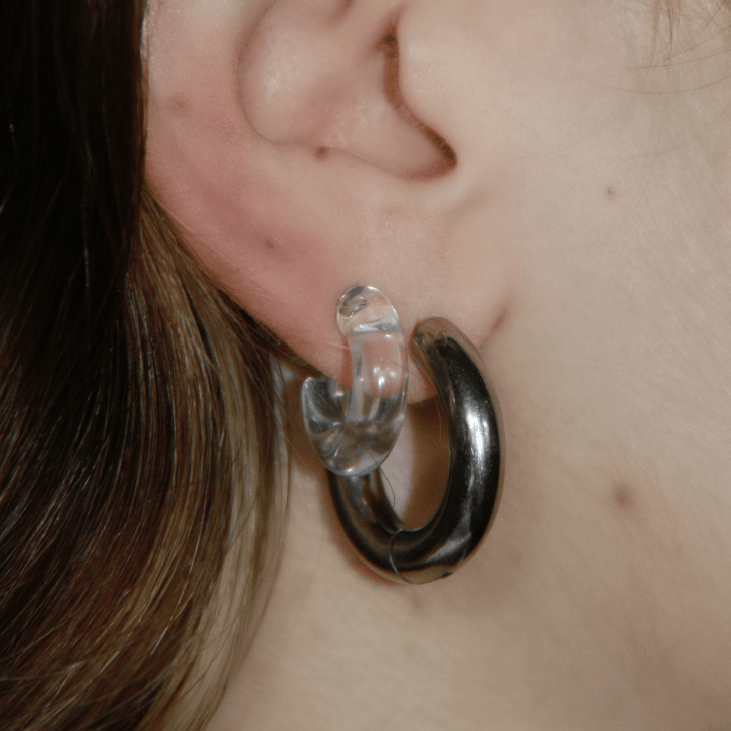 RESIN HOOP EARRING | CLEAR