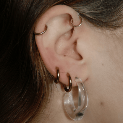 WAVY RESIN HOOP EARRING | CLEAR