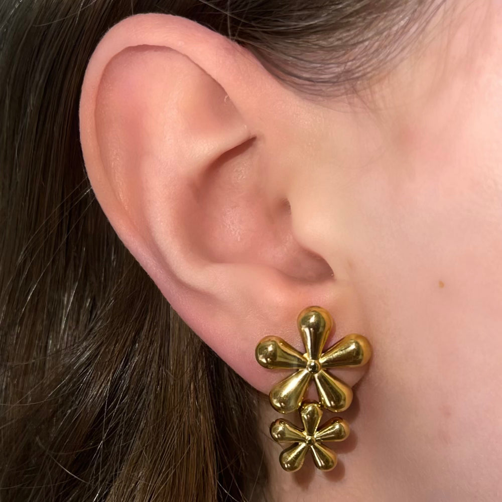 FLOWER STATEMENT EARRING