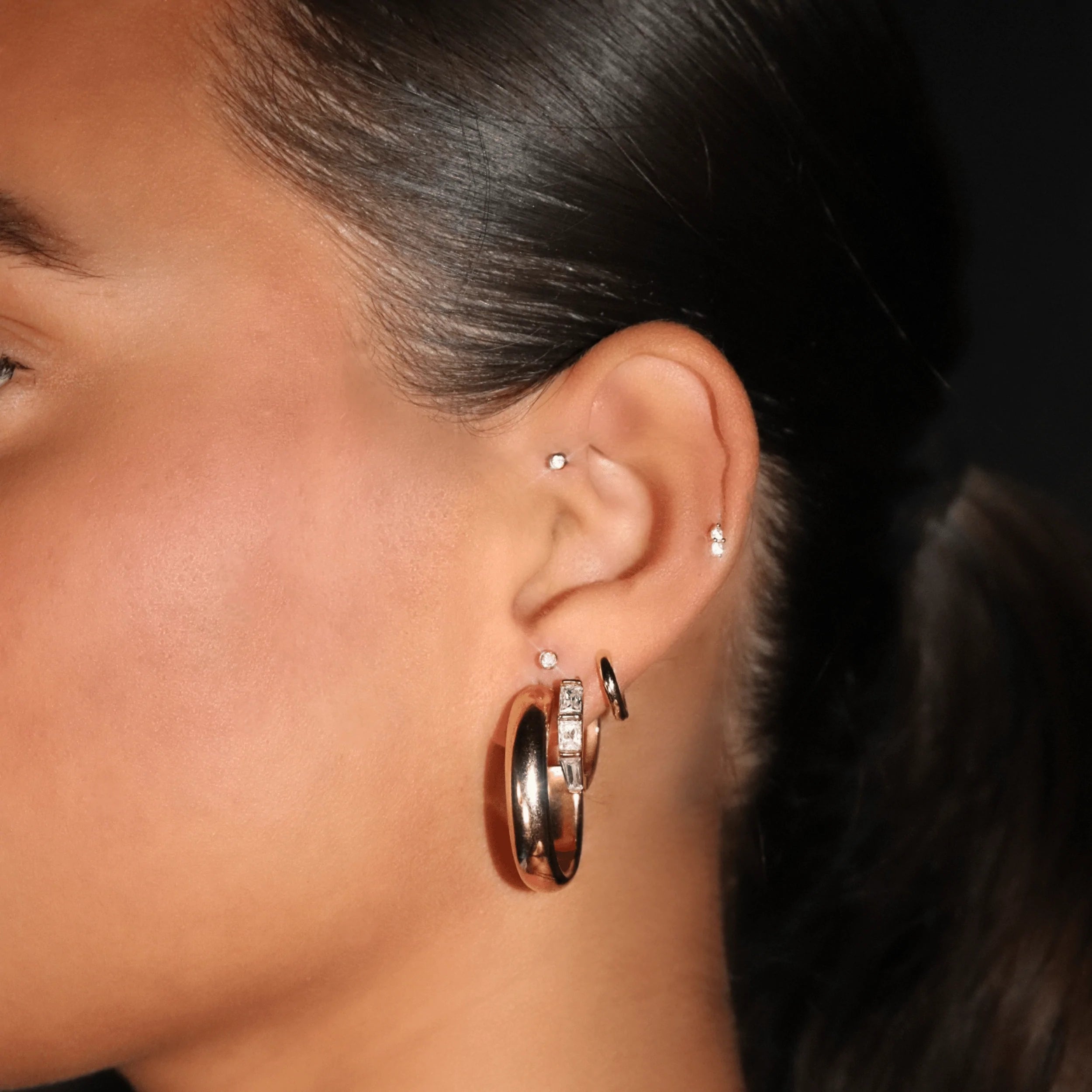 Tiny online labret piercing