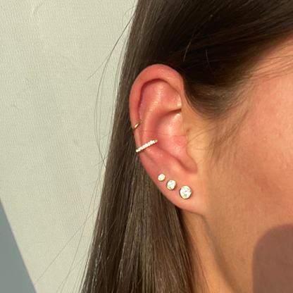 SHINY STUD EARRING